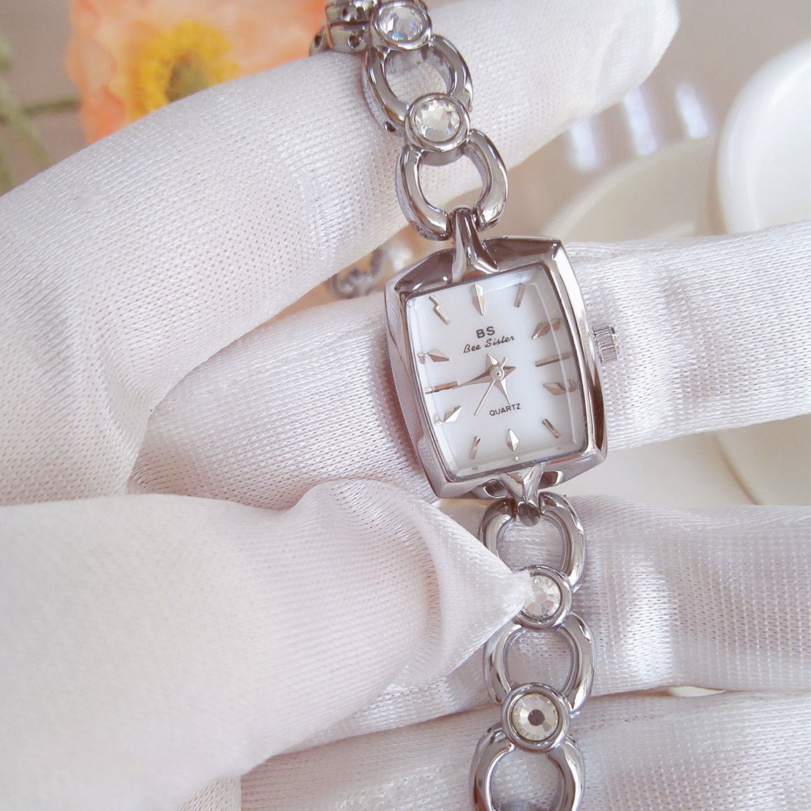 Luxury Watch And Jewelry Brand - Jam Tangan UTHAI untuk Wanita Jam