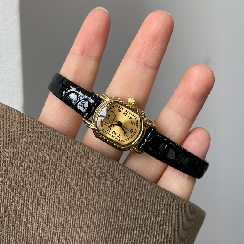 Luxury Watch Gold And Black - Jam Tangan Wanita Oval Vintage Quartz