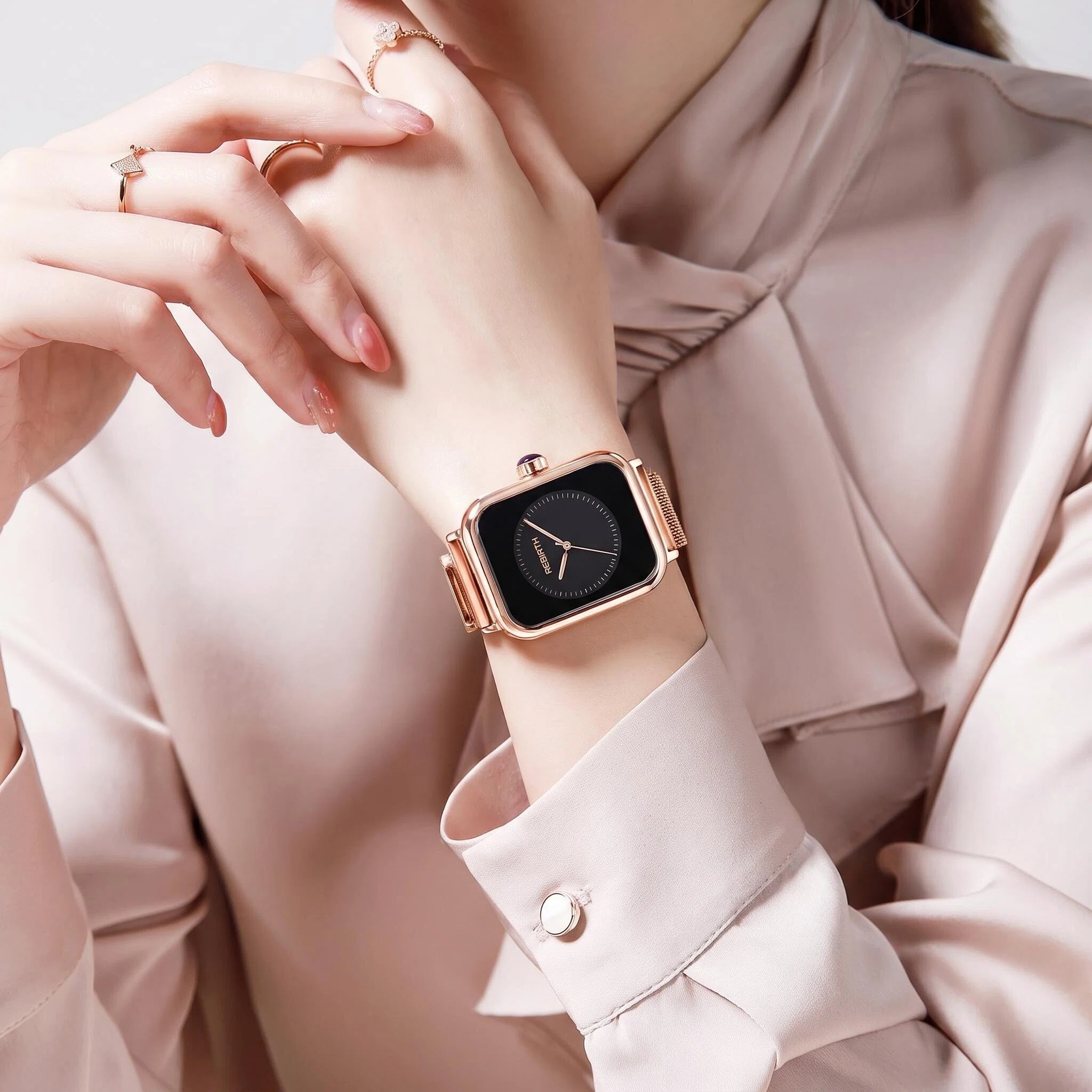 Jam Tangan Wanita Mewah Ringan - Luxury Watch Gold And Black ulasan dan harga