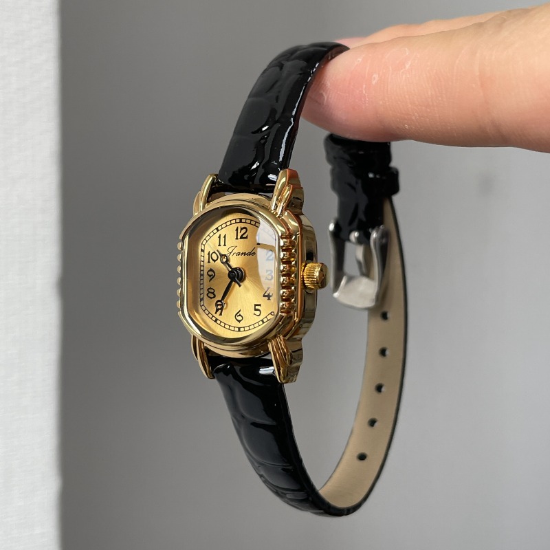 Jam Tangan Wanita Oval Vintage - Luxury Watch Gold And Black ulasan dan harga