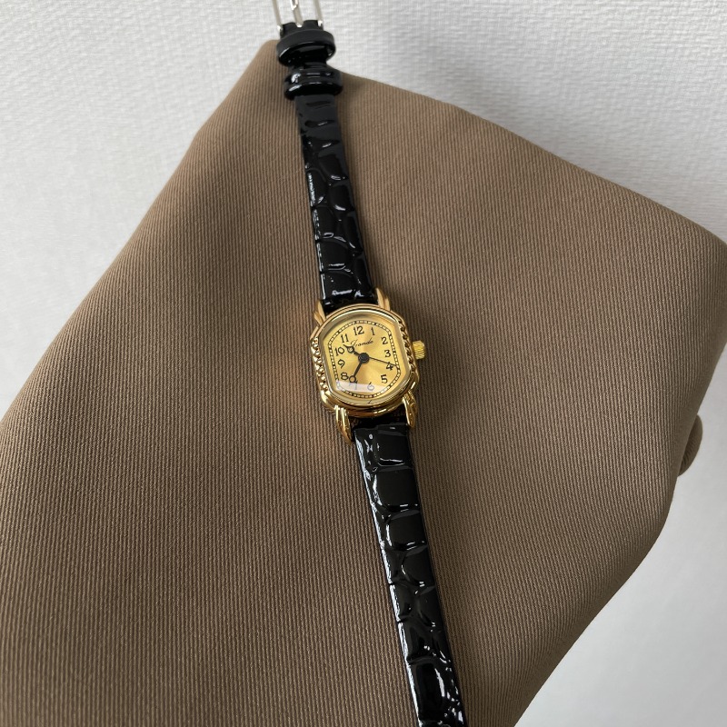 Jam Tangan Wanita Oval Vintage - Luxury Watch Gold And Black ulasan dan harga
